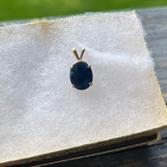 Sapphire pendant - Picture 1 of 3
